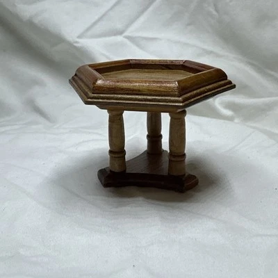 Mesa hexagonal miniatura de madera 1:12 para casa de muñecas Shackman vintage años 70 Foto 1 de 4