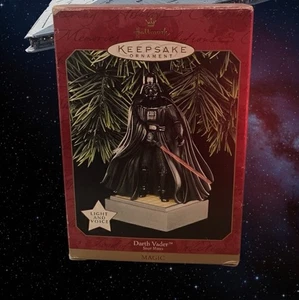 1997 Hallmark Keepsake Ornament Star Wars Darth Vader Light & Voice Boxed - Picture 1 of 9