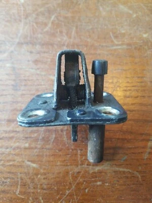 Cierre capó mercedes-benz w123 240d 300d 300td 230e 280e Foto 1 de 4