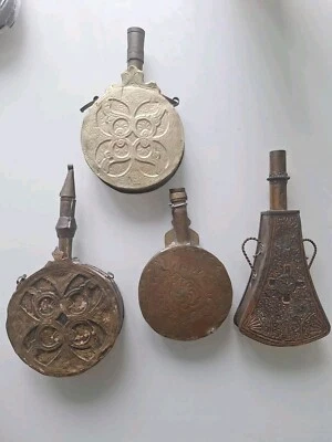 Lot ancienne poire à poudre gourde orientaliste. Métal Sculpté - Photo 1/4