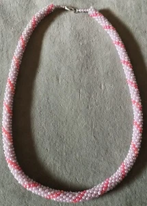 Gehäkelte Perlenkette Halskette Handarbeit rosa pink - Bild 1 von 3