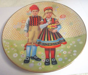 "Living Dolls" Sammelteller "Dutch Children" #1 East Palestine China Co. 1982 - Bild 1 von 2