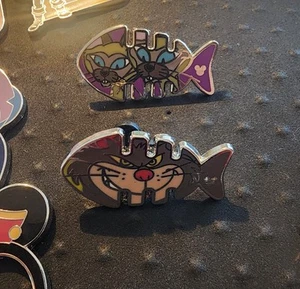 Disney Fischgräten Katze Pin Serie - Bild 1 von 3