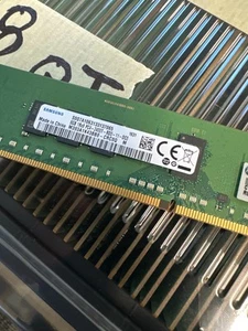 Samsung 8GB DDR4-2400T PC4 ECC Registered Server RAM (M393A1K43BB0-CRC0Q) - Bild 1 von 1