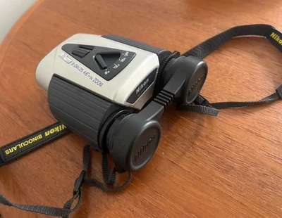 Nikon 8-24x25 4.6° at 8x Zoom Compact Binoculars in Good Condition. - Image 1 of 4