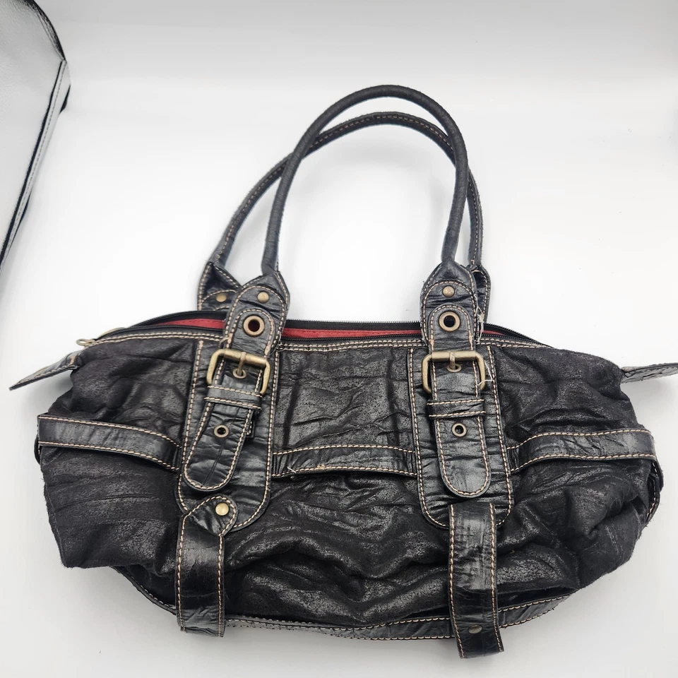 Bolso de Hombro Style & Co Negro Imitación Cuero Detalle Hebilla Forro Rojo 16 in x 7 in Foto 1 de 4