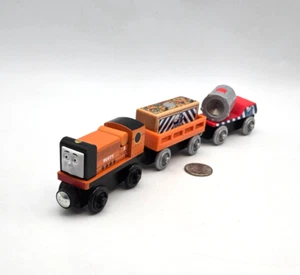 Thomas & Friends Wooden Railway Train Rusty to Rescue w/ Cargo + Searchlight Car - Picture 1 of 10