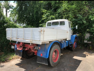 Oldtimer Zugmaschine - Bild 1 von 4