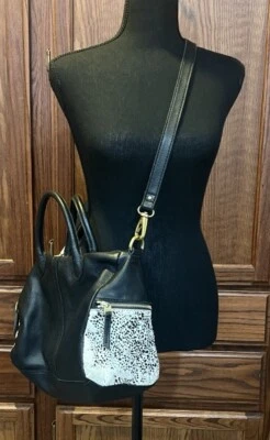 Bolsa de couro preta vintage FOSSIL estampa animal cabelo de bezerro detalhes tiracolo - Imagem 1 de 4