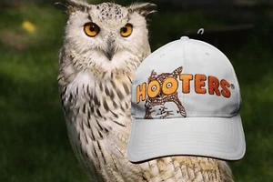 Vintage Hooters White Ballcap hat Promotions Beer chicken wings - Picture 1 of 10