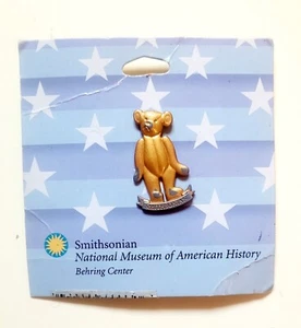 Smithsonian National Museum Behring Center Teddy Bear Pin Free Shipping - Picture 1 of 3