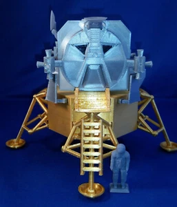 Apollo 11 Lunar Module Model (Fully Assembled) in 1/48 Scale - Picture 1 of 11