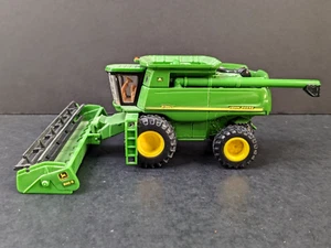 John Deere 9750 STS Combine With 12 Row Grain Head 1:64 - Picture 1 of 9