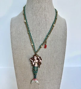 BETSEY JOHNSON Moveable Mermaid Pendant Necklace. - Picture 1 of 11