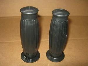 CUSHION GRIPS 7/8 TWIST LENGTH 4 1/2 BOBBER TRI BSA NORTON BLACK VINTAGE NOS - Picture 1 of 4