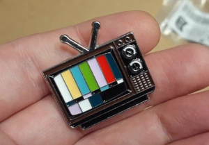 RETRO TV TELEVISION Enamel PIN Lapel hat bag metal pinback broadcast test signal - Picture 1 of 4