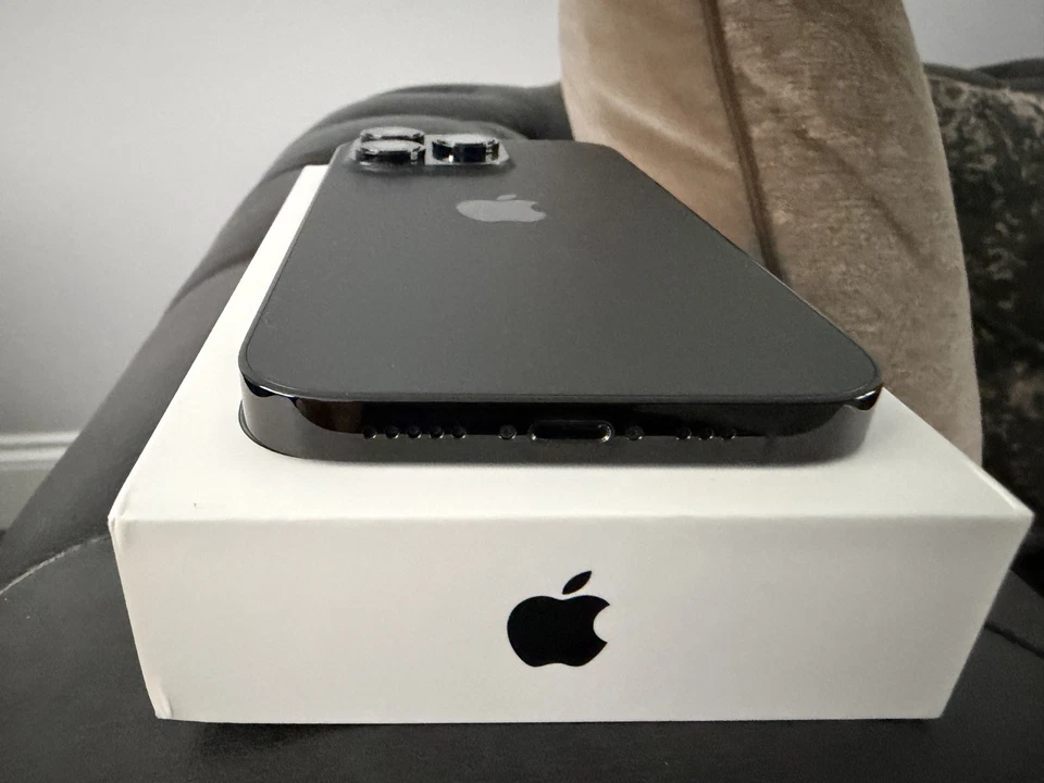 iPhone 14 Pro - Space Black - 256GB - Image 1 of 4