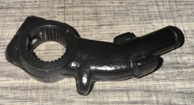 SOPORTE REPOSAPIÉS DERECHO YAMAHA DT2MX/RT2MX NUEVO DE LOTE # 322-27422-00 Foto 1 de 4