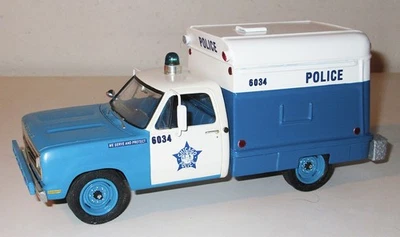1:25 scale 1972 Dodge Chicago Police car paddy wagon model - Image 1 of 4