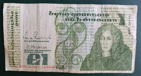 Central Bank of Ireland One Pound Note (One Punt) Pre-Euro 1989 Cover