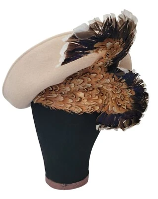 Sombrero Derby Vintage Lana Crema con Adornos de Plumas Por Jack McConnell 21" Foto 1 de 4