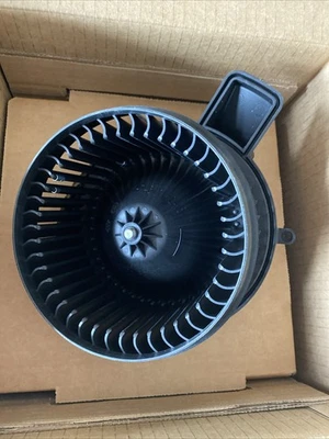 Blower with Wheel Motor Mopar 68224166AB - Image 1 of 4