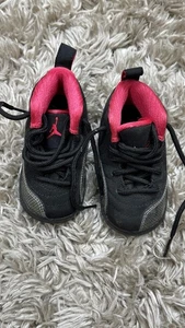 Air Jordan 12 Retro Black Siren Red (Modell: 850000-008, Größe: 4C) - Bild 1 von 5