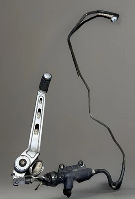 BMW F650CS 2003 01-05 bufanda OEM clavija de pedal de freno trasero con cilindro maestro Foto 1 de 4