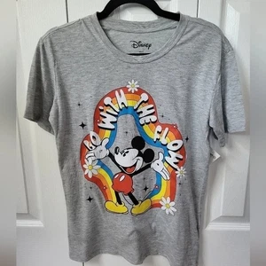 NUEVO CON ETIQUETAS Camiseta Disney Mickey Mouse Arco Iris Talla Mediana Manga Corta Cuello Redondo - Imagen 1 de 6