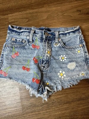 Aeropostale 复古高腰短趣樱桃雏菊牛仔短裤,尺寸 000 — 第 1/4 张图片