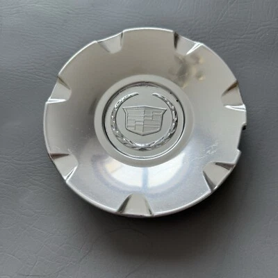 Cadillac STS CTS 2004-2011 17" 7 radios tapa central de rueda 9595437 plástico OEM Foto 1 de 4