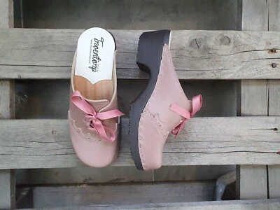 Zuecos suecos Maguba divertidos rosa oscuro de gran tamaño Foto 1 de 3