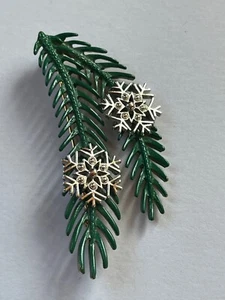 Foglie di pino smaltato verde vintage con piccolo fiocco di neve tono argento sovrapposizione Natale - Foto 1 di 8