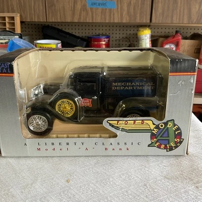 Departamento mecánico Liberty Ford Modelo A Railroad Series Rock Island Bank nunca abierto Foto 1 de 4