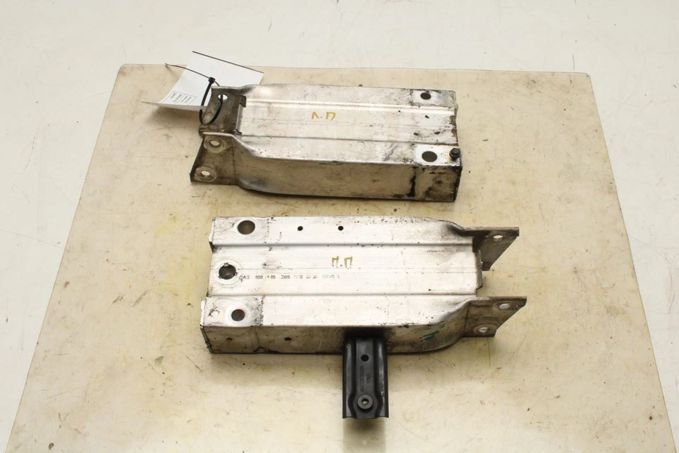 Barra de impacto de refuerzo 10-16 Mercedes-Benz E350 Sport 4MATIC FR RH y LH Foto 1 de 4