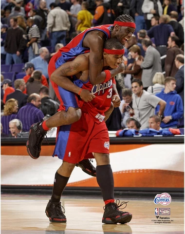 Darius Miles Clippers UnSigned Celebrating on Quentin Richardson's Back Photo Cover