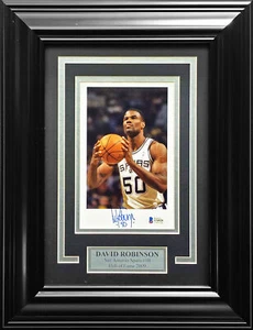DAVID ROBINSON AUTOGRAPHED FRAMED 5.5X8.5 PHOTO SAN ANTONIO SPURS BECKETT 230207 - Picture 1 of 3