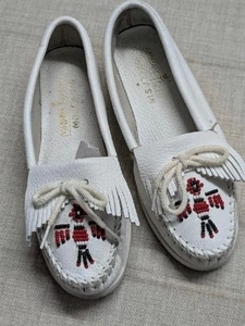 womens MINNETONKA leather MOCCASINS beaded shoe 9 white INDIAN PRINT thunderbird - Picture 1 of 9