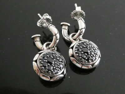 Pendientes de aro colgantes John Hardy de plata de ley 925 con zafiro negro Kali lava Foto 1 de 4