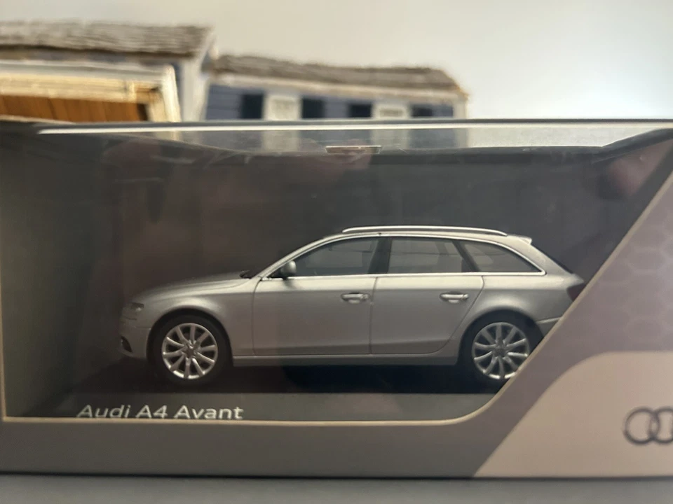 1/43 Minichamps Audi A4 Avant 2012 2013 2014 ultra raro  Foto 1 de 1