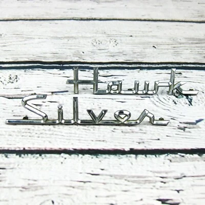 1957-1958 Studebaker Серебряный Ястреб эмблема сценарий винтажная деталь 1320940 1314765 - Изображение 1 из 4