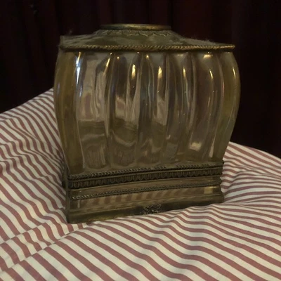 "Cubo de decoración Hollywood Regency cubierta de caja de pañuelos acrílico y resina dorada 6""" Foto 1 de 4