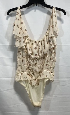 Body para mujer Free People Holding On To You crema floral con volantes S Foto 1 de 4