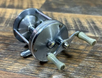 Modelo Bronson Sin Pestañas Vintage Nº Carrete de pesca 1700-A Foto 1 de 3