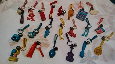 Lote De 21 Dijes Campana Años 80 Plástico Algunos Raros Foto 1 de 4