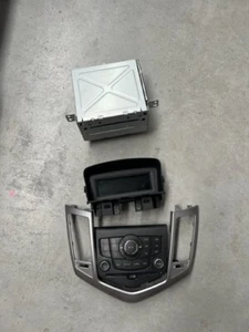 2011 holden cruze CD JG head unit and control panel set - Picture 1 of 9