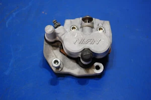 1989 CR250R CR500R FRONT BRAKE CALIPER BRACKET 45100-KZ3-026 LEFT SIDE ASSEMBLY - Foto 1 di 12