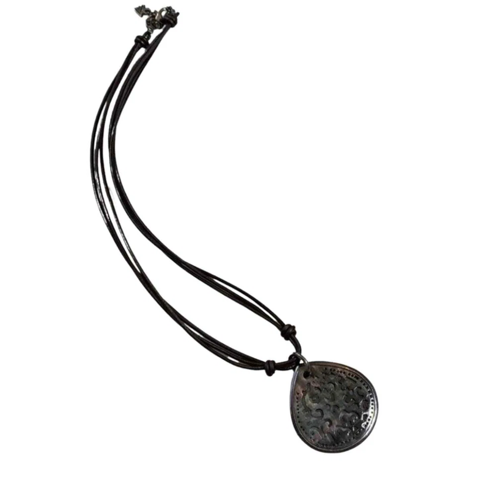 Colar Silpada N1446 925 prata e concha, cordão triplo de couro preto - Imagem 1 de 1