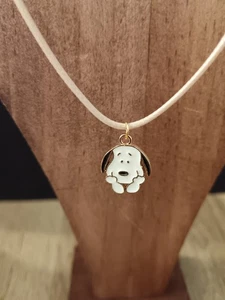 Collar con colgante metálico de Snoopy - Picture 1 of 3