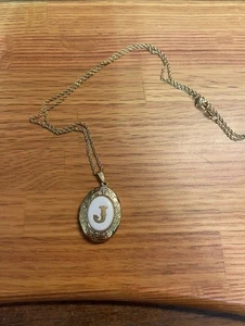 "Collar medallón ovalado vintage Avon dorado inicial J cadena monograma colgante" - Imagen 1 de 1